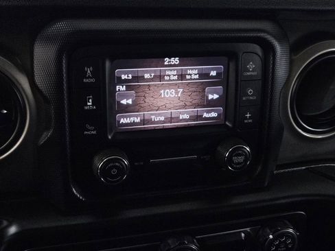 Used 2020 Jeep Wrangler Sport image 12