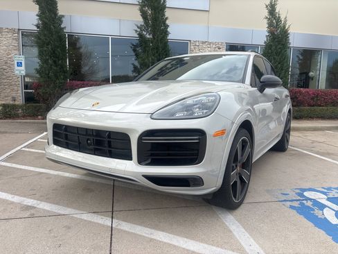 Used 2021 Porsche Cayenne Turbo image 2