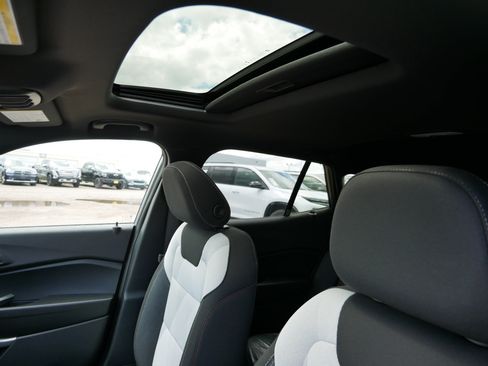 New 2026 Chevrolet Trax RS w/ Sunroof Package FWD image 18