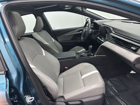 Used 2025 Toyota Camry SE w/ Convenience Package image 24