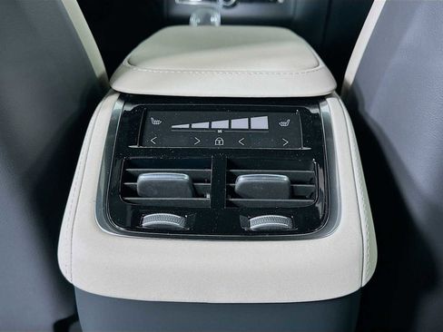 New 2026 Volvo XC90 B5 Core image 23