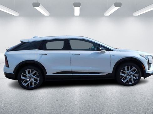 New 2025 Cadillac Optiq Luxury 1 image 6