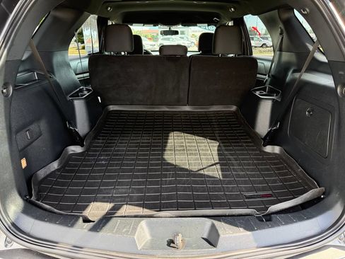 Used 2018 Ford Explorer XLT w/ Equipment Group 201A FWD image 11