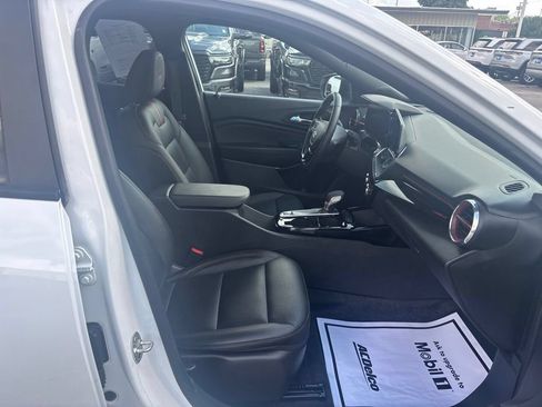 Used 2025 Chevrolet Trax RS FWD image 43