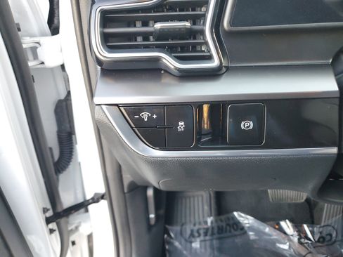 Certified 2025 Kia Sportage EX image 30