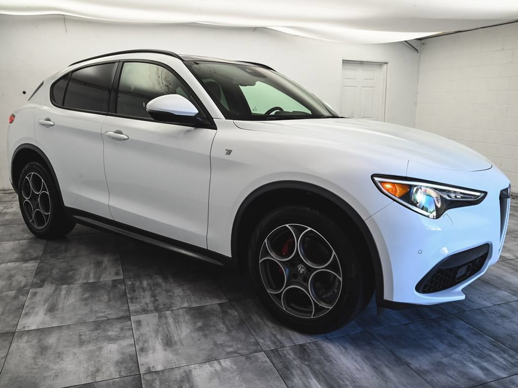 Used 2022 Alfa Romeo Stelvio Ti w/ Active Assist Plus Package AWD/4WD image 3