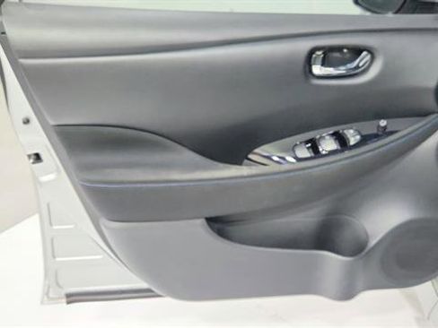 Used 2022 Nissan Leaf SV w/ SV Technology Package image 24