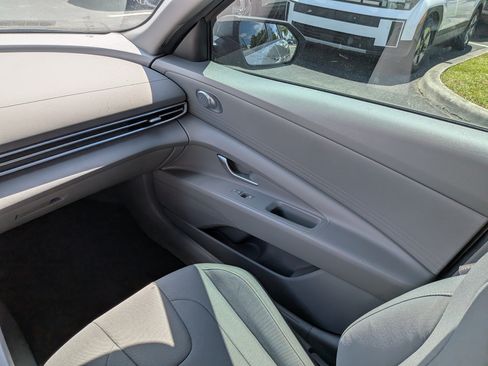 Used 2023 Hyundai Elantra SEL w/ Cargo Package FWD image 17