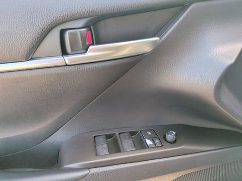 Used 2022 Toyota Camry SE FWD image 13