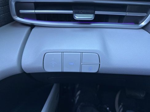 Used 2023 Hyundai Elantra Limited image 26