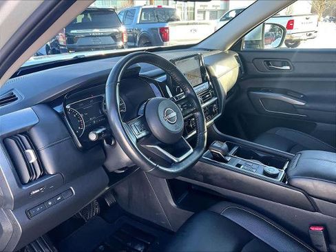 Certified 2024 Nissan Pathfinder SL image 8