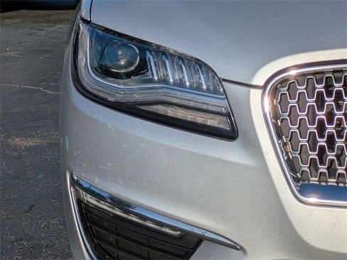 Used 2019 Lincoln MKZ Premiere image 9