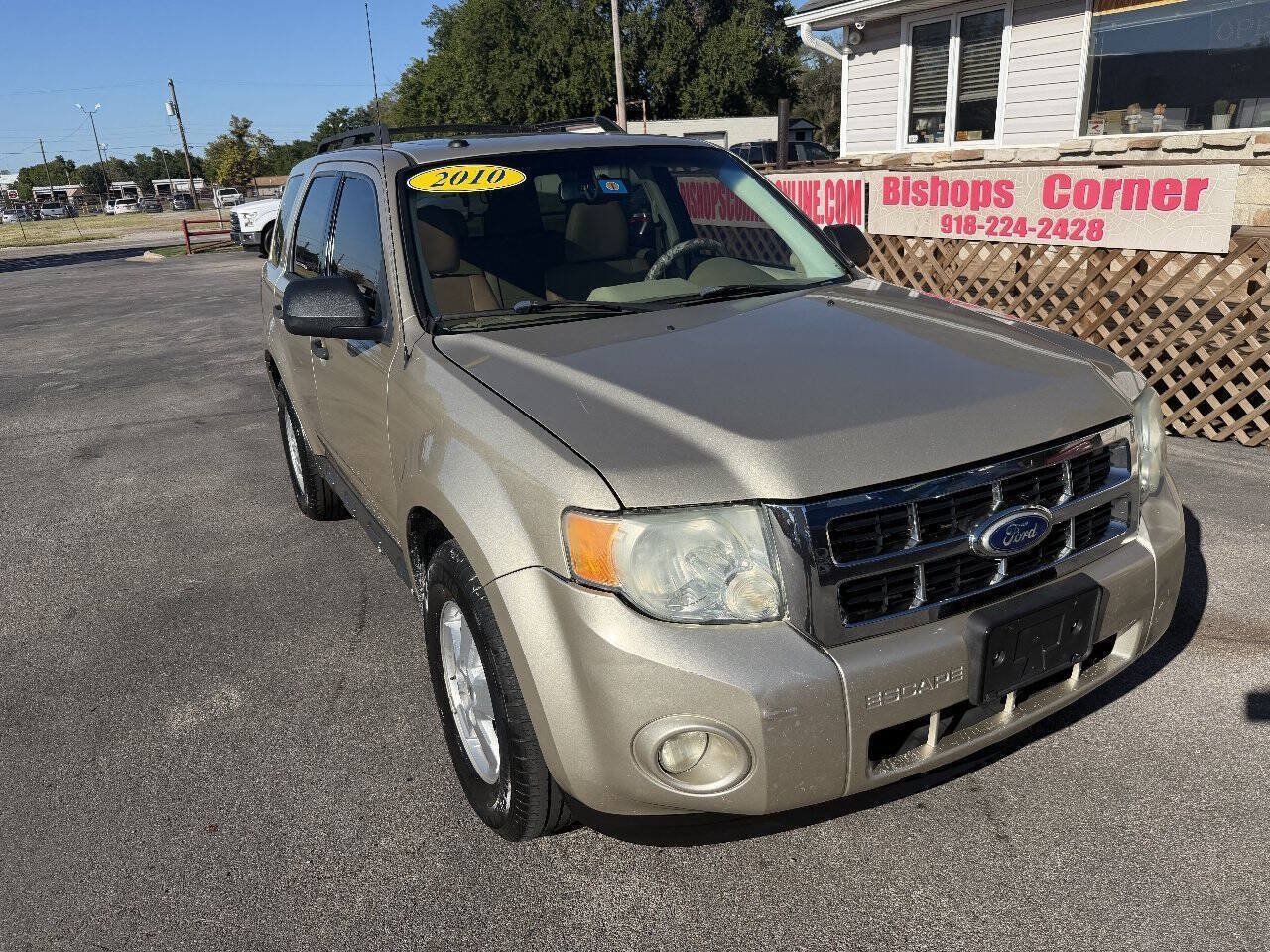 Used 2010 Ford Escape XLT AWD/4WD image 2