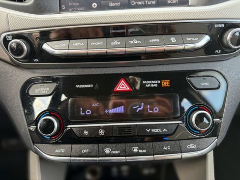 Used 2019 Hyundai Ioniq Plug-In Hybrid FWD image 19