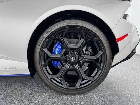 Used 2023 Lamborghini Huracan Tecnica image 34