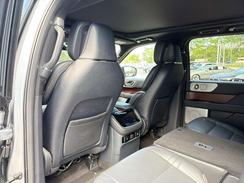 Used 2023 Lincoln Navigator Reserve AWD/4WD image 12