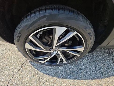 Used 2019 Volvo XC40 T5 R-Design AWD/4WD image 34