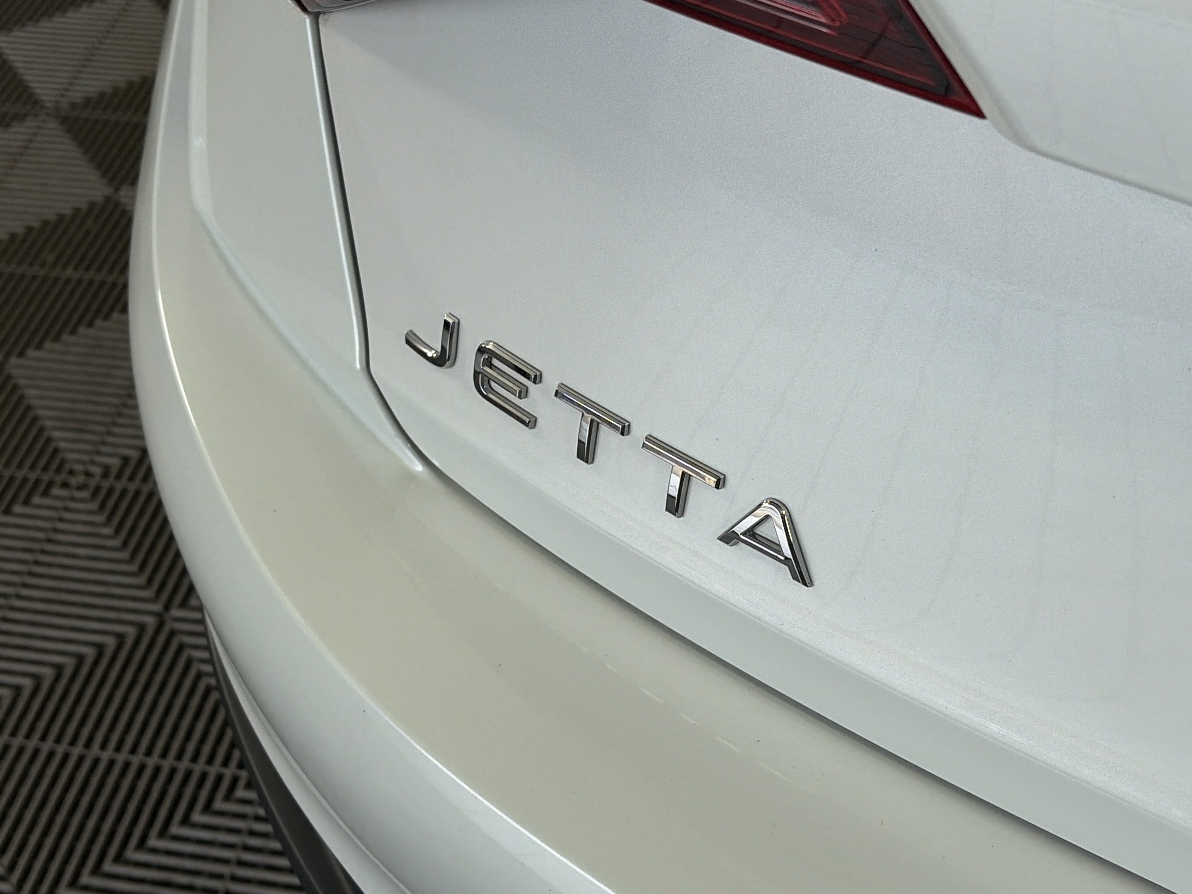Used 2023 Volkswagen Jetta SE FWD image 15