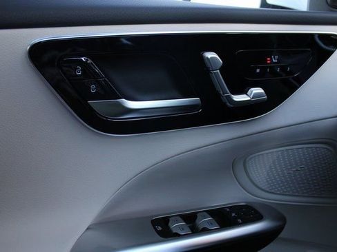 New 2025 Mercedes-Benz C 300 4MATIC Sedan image 25