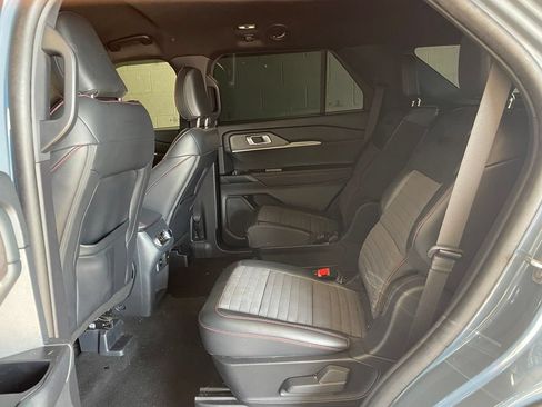 Used 2025 Ford Explorer ST-Line RWD image 16