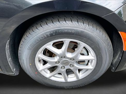 Used 2023 Chrysler Pacifica Touring-L FWD image 32