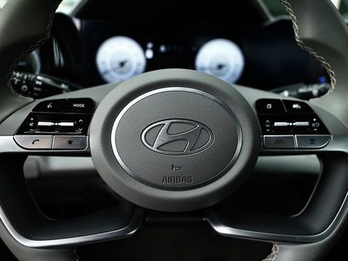 Used 2024 Hyundai Elantra SEL w/ Convenience Package FWD image 30