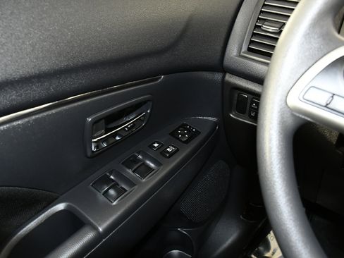 Used 2025 Mitsubishi Outlander Sport S image 31