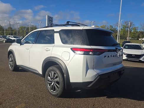 New 2025 Nissan Pathfinder SV w/ Black Appearance Package image 5