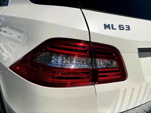 Used 2015 Mercedes-Benz ML 63 AMG 4MATIC image 28