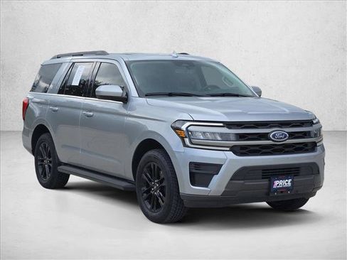 Used 2024 Ford Expedition XLT RWD image 3