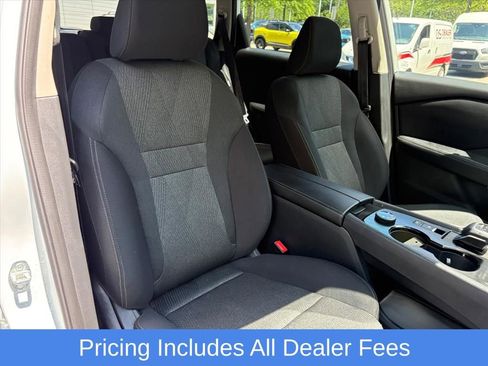 Used 2025 Nissan Rogue SV AWD/4WD image 19