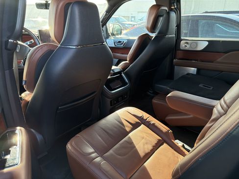 Used 2024 Lincoln Navigator Reserve image 10