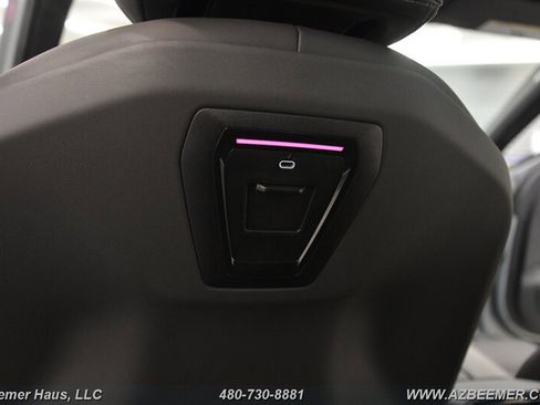 Used 2025 BMW 550e xDrive w/ Premium Package AWD/4WD image 26