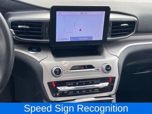 Used 2023 Ford Explorer XLT image 10