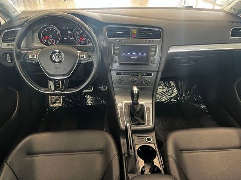 Used 2017 Volkswagen Golf SE AWD/4WD image 18