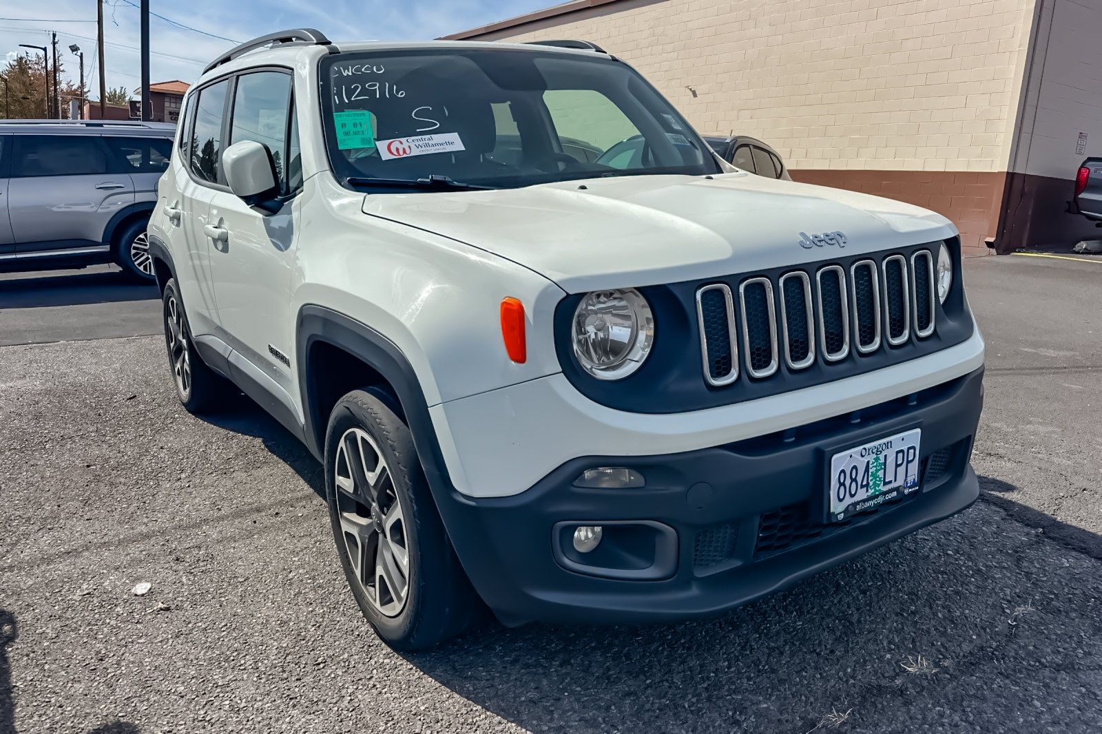 Used 2018 Jeep Renegade Latitude w/ Popular Equipment Group AWD/4WD image 2