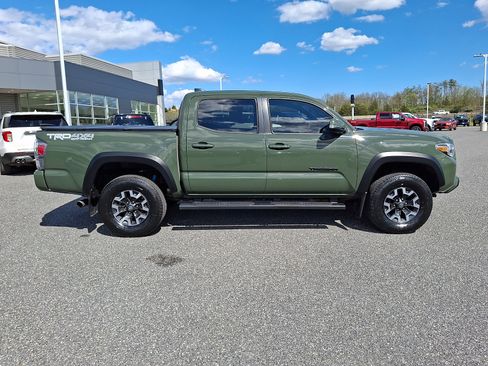 Used 2021 Toyota Tacoma TRD Off-Road w/ Technology Package AWD/4WD image 7