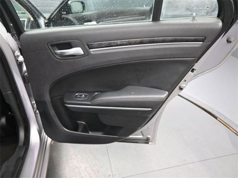 Used 2017 Chrysler 300 C image 16