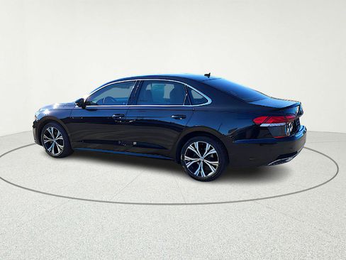 Used 2022 Volkswagen Passat 2.0T SE image 4