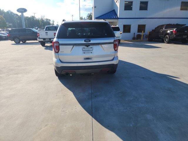 Used 2017 Ford Explorer XLT w/ Equipment Group 202A FWD image 17