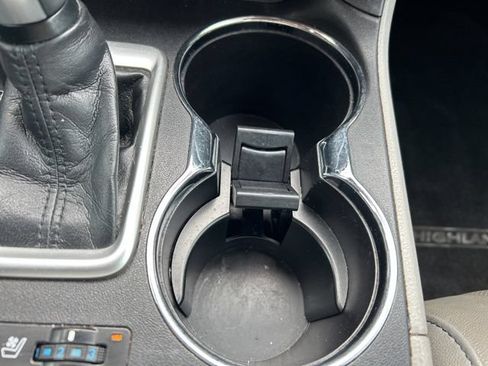 Used 2018 Toyota Highlander Limited FWD image 32