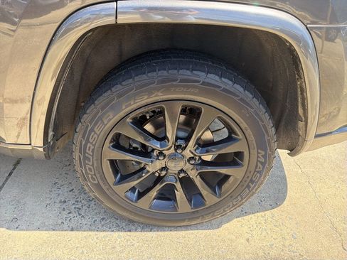 Used 2018 Jeep Grand Cherokee Altitude RWD image 8