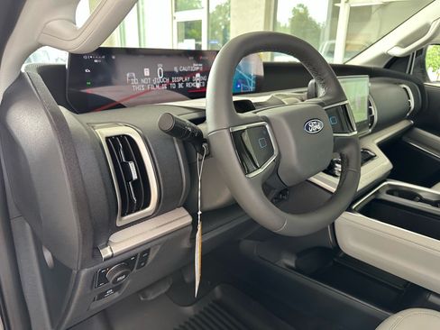 Used 2027 Ford Expedition Active AWD/4WD image 17