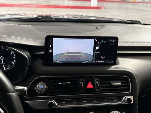 Used 2023 Genesis G70 2.0T image 19