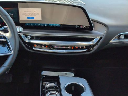 Certified 2024 Cadillac Lyriq Tech w/ Driver Assist Package image 28