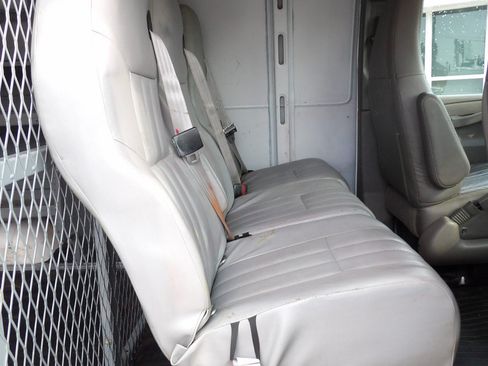 Used 2017 Chevrolet Express 2500 RWD image 24