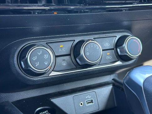 Used 2025 Nissan Kicks S image 33