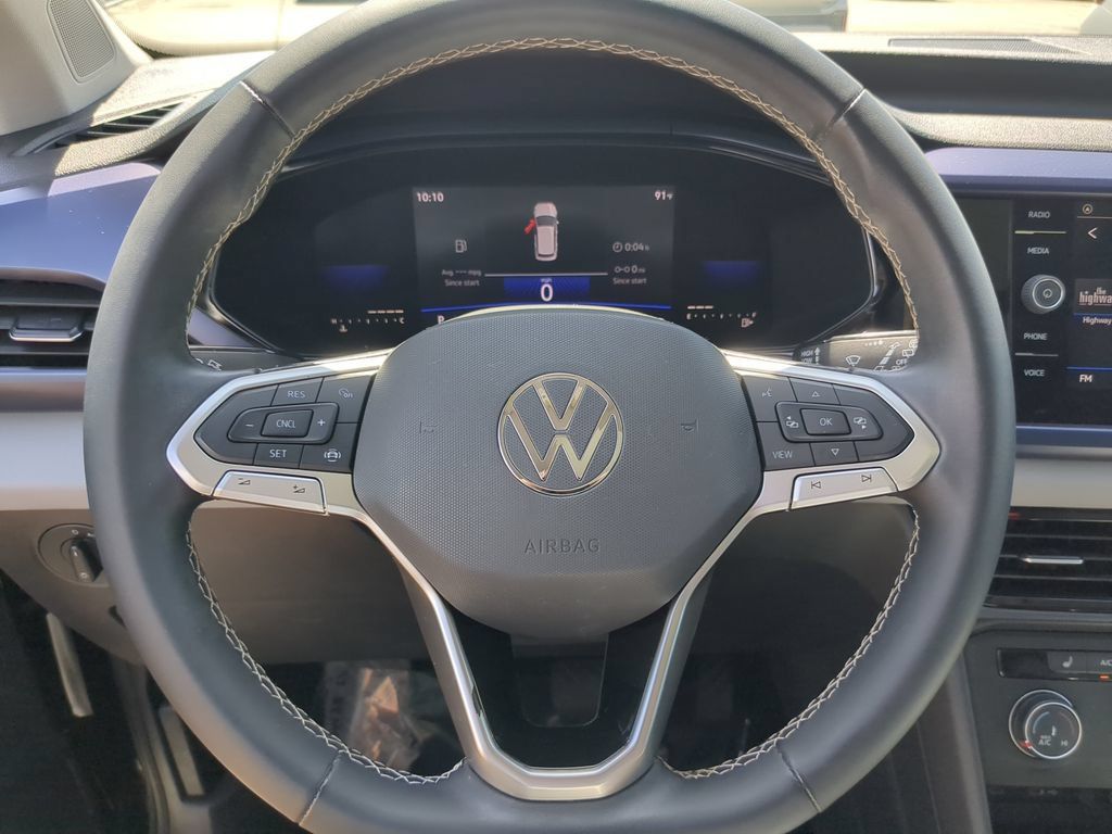 Certified 2022 Volkswagen Taos SE FWD image 30