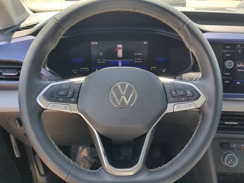 Certified 2022 Volkswagen Taos SE FWD image 30
