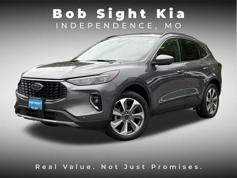 Used 2023 Ford Escape Platinum AWD/4WD image 1